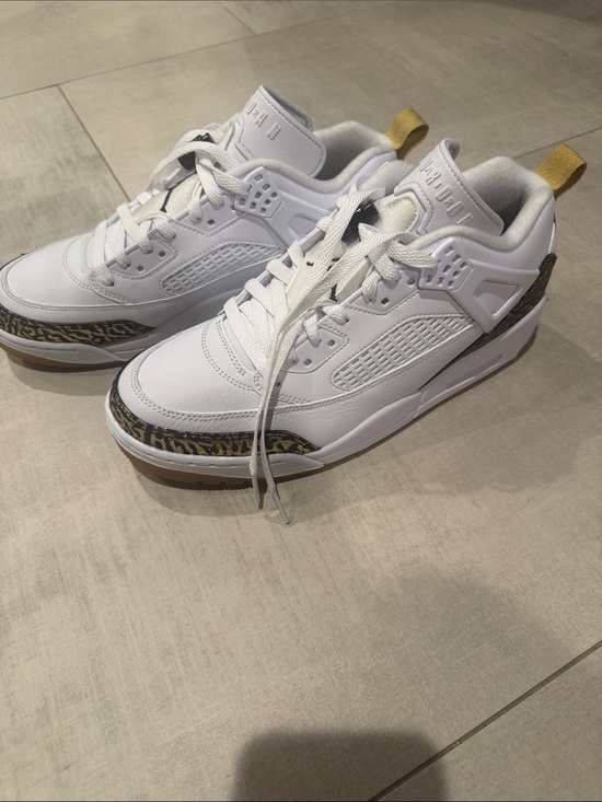Jordan Other - Jordan Spizike Low
White Metallic Gold size 10.5 brand new